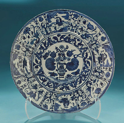 Late Ming Dynasty Kraak Charger,  China, c1635-50, with "Dutch Flowers"